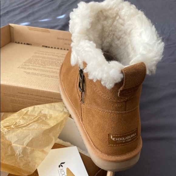 Like new! Ugg literally new - Picture 6 of 6